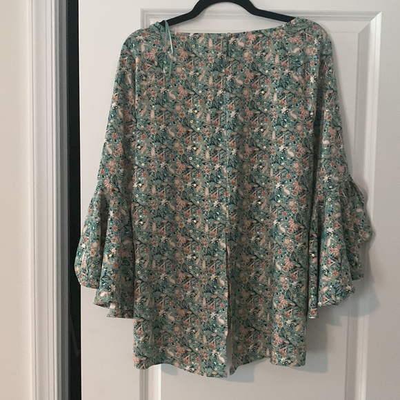 Beautiful, breezy blouse - Picture 3 of 8